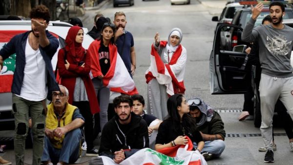 إصابة لبناني بالرصاص أثناء محاولة إغلاق طريق في بيروت