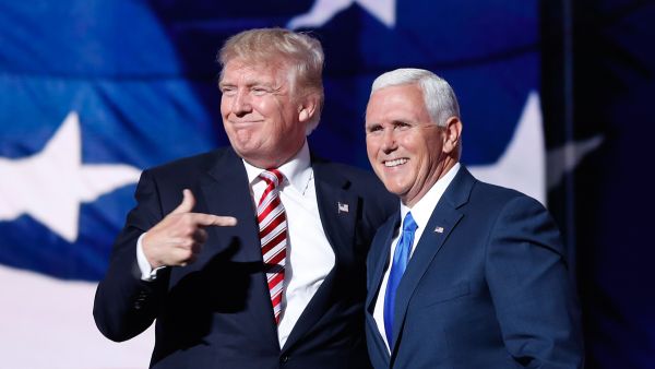 إجبار طائرة نائب الرئيس الأمريكي للهبوط بسبب مشكلة في المحرك