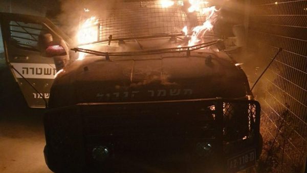 الشرطة الإسرائيلية تزعم إحراق فلسطينيين لمدرعة في القدس