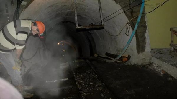 مقتل شخص وإجلاء 87 بعد انهيار بمنجم فحم في مقاطعة كيميروفو الروسية