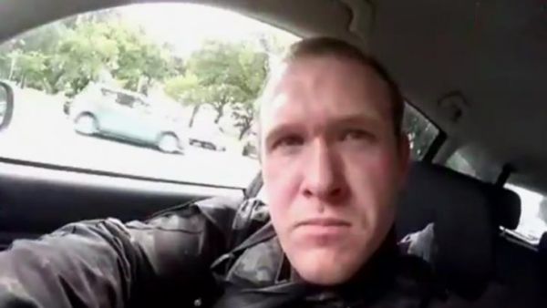 منفذ الهجوم على مسجدين بنيوزيلندا يمثل نفسه في جلسة النطق بالحكم