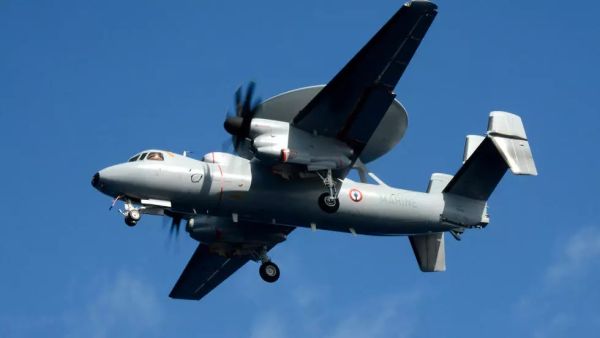 واشنطن توافق على بيع باريس ثلاث طائرات "هوك آي" للإنذار المبكر