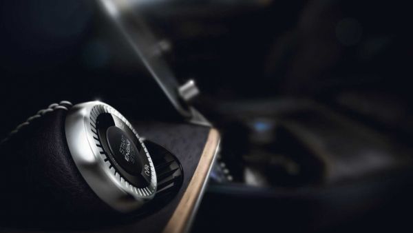 أول صور تشويقية من جيب لشعار جراند واجونير