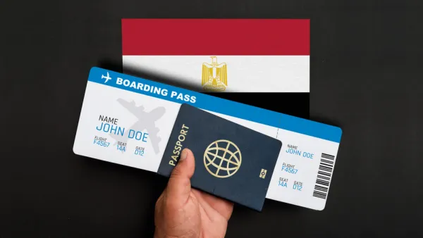 الوزارة تنفذ خطة طموحة، وقد تحدث تعديلات أثناء تنفيذها وفقاً للمستجدات، مثمناً جهود الوزارة في استعادة المصريين من مدينة "ووهان" الصينية