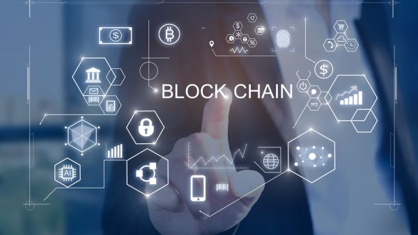 أكدت الدائرة تنفيذ 24 حالة استخدام للبلوك تشين في 8 قطاعات، إلى جانب إطلاق سياسات دبي لتطبيق تكنولوجيا «البلوك تشين»، وأول منصة بلوك تشين معتمدة حكومياً