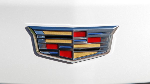 كاديلاك تسجل اسم Symboliq لسيارتها الكهربائية ليريك