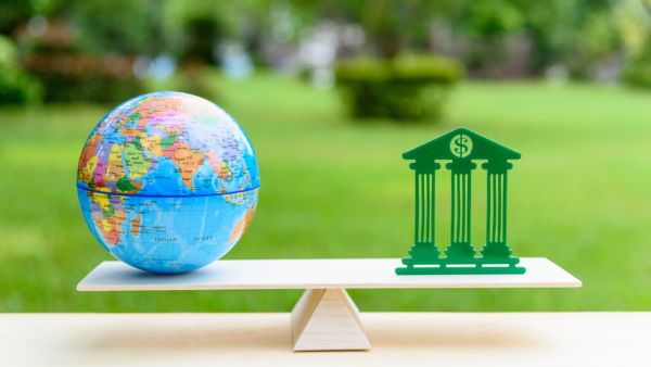 البنوك المركزية تضخ الترليونات لحماية النظام المالي من الانهيار