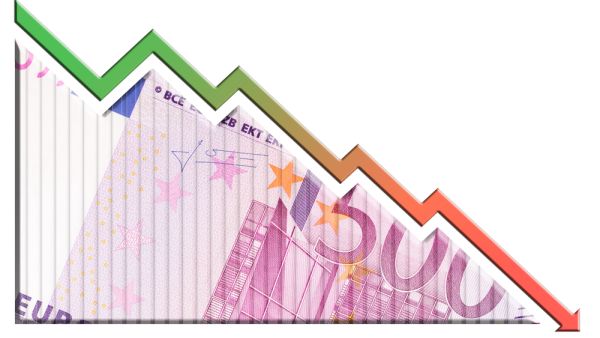 نزل اليورو إلى أدنى مستوياته في أربعة أشهر عند 1.0942 دولار