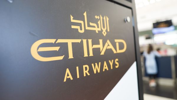 الاتحاد للطيران تصبح أول شركة طيران تصدر صكوك مرتبطة بالاستدامة