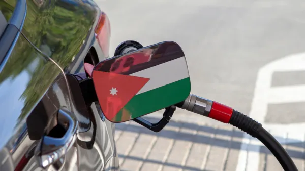  تبلغ قيمة الضريبة على البنزين أوكتان 98 حوالى 20 دولاراً للصفيحة (20 لتراً)، والبنزين أوكتان 95 حوالى 16.3 دولاراً، والبنزين أوكتان 90 حوالى 10.5 دولارات