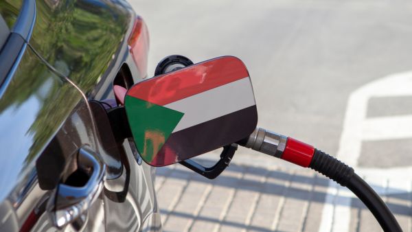 مع انعدام الوقود في المحطات، تعطلت وسائل المواصلات، ورفع بعض السائقين التعرفة إلى ثلاثة أضعاف