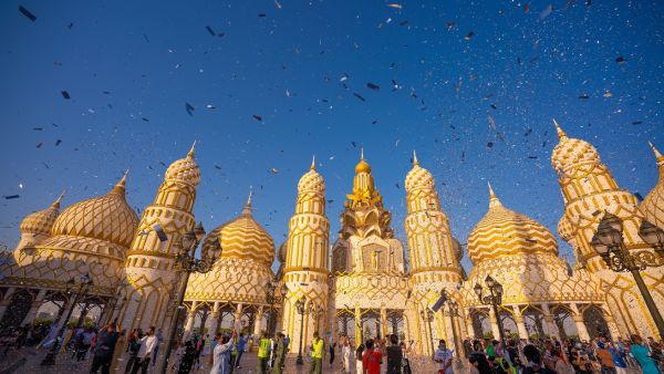 القرية العالمية تطبق أعلى المعايير العالمية في إجراءات التعقيم خلال الموسم 25 بالشراكة مع شيلدمي