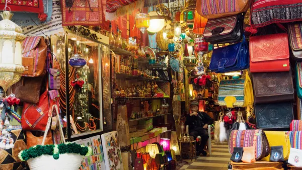 تمهّد موجة الزيادة في الأسعار بالأسواق التونسية، وما رافقها من تحركات نقابية، الطريق مجدّداً للمطالبة بزيادة أخرى في الرواتب