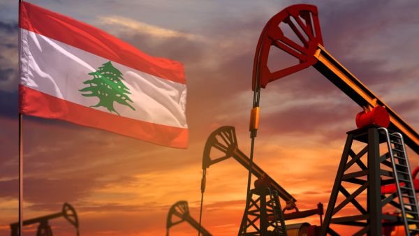 في موضوع بدء التنقيب عن النفط، قالت عبد الصمد إن رئيس الجمهورية أعلن أن سفينة التنقيب عن النفط وصلت إلى الشاطئ اللبناني وستبدأ عملها خلال 48 ساعة