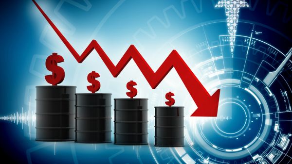 نزلت العقود الآجلة لخام برنت 27 سنتا إلى 43.25 دولار للبرميل.وتراجعت العقود الخام الأمريكي 34 سنتا لتسجل 39.93 دولار النفط ينخفض بسبب المخاوف من تخمة مع زيادة الانتاج