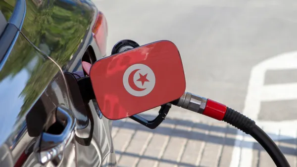 رفعت الحكومة أسعار البنزين بنحو أربعة في المائة في أول زيادة هذا العام