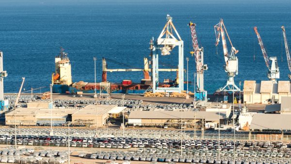 كورونا يعزل بضائع 500 مستثمر في ميناء العقبة