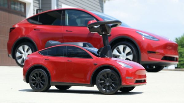 تيسلا موديل Y تتحول للعبة مصغرة للأطفال