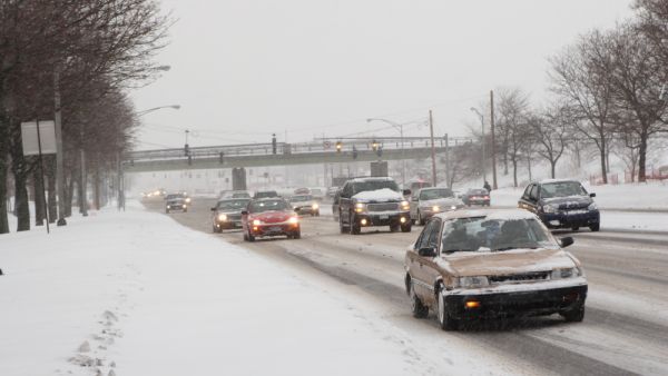 ينبغي في البداية التحلي بالهدوء، نظرا لأن التوجيه العكسي المرتبك أو حتى الكبح بشكل شديد يتسببان في تفاقم الموقف في الغالب