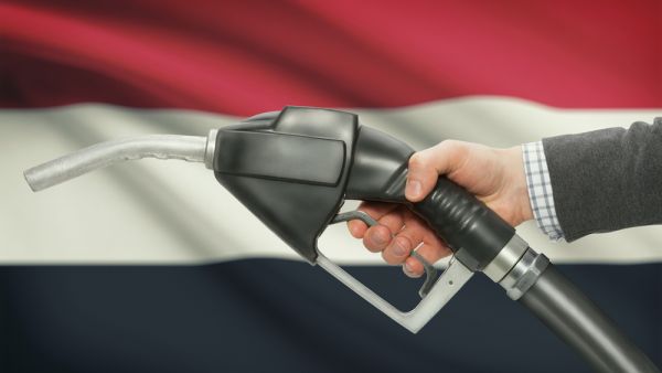 أعادت أزمة الوقود الحالية إلى أذهان السكان ذكريات أيام الحرب الأولى قبل أربعة أعوام