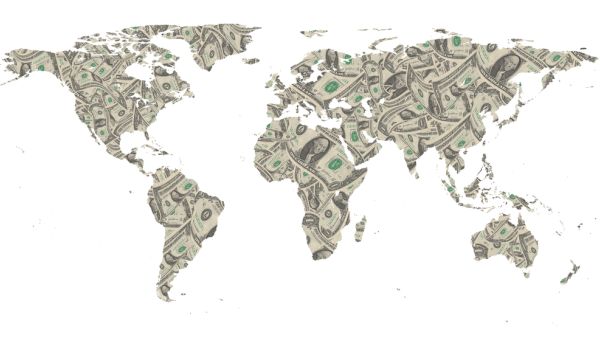قدر حجم الأموال المشكوك في أنها غسلت عبر مقر المصرف الدنماركي في أستونيا بحوالى 200 مليار يورو "حوالى 234 مليار دولار"