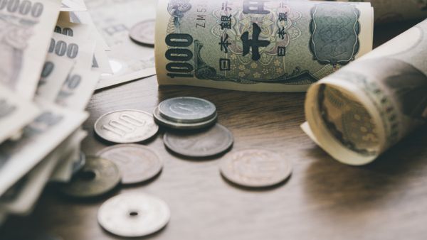 الين نحو أدنى مستوى في 10 أشهر مع صعود الدولار