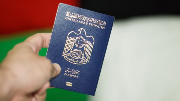 الإمارات تتصدر دول الخليج في منح الجنسية للمقيمين