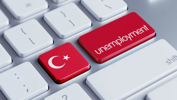 ارتفع معدل البطالة إلى 14.7 بالمئة في الفترة من ديسمبر إلى فبراير وهو أعلى مستوياته في عشر سنوات