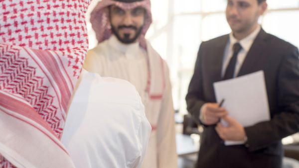السعودية توطن 9 آلاف وظيفة بالاتصالات بحد أدنى 7 آلاف ريال