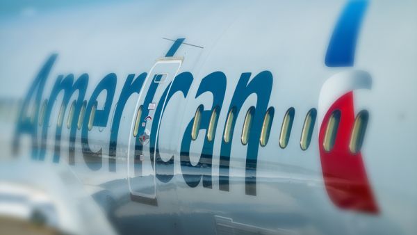 قطاع الطيران الأمريكي يباشر تسريح عشرات الاف الموظفين
