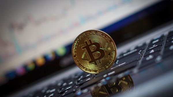 بتكوين تعود بقوة وتتجاوز الـ  35 ألف دولار 
