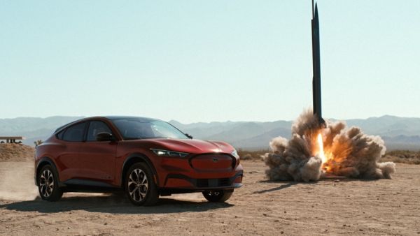 فورد تختبر موستانج Mach-E في 5 تحديات غريبة