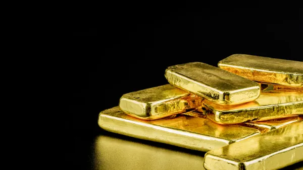 الذهب ينخفض من جديد مع التدافع صوب السيولة