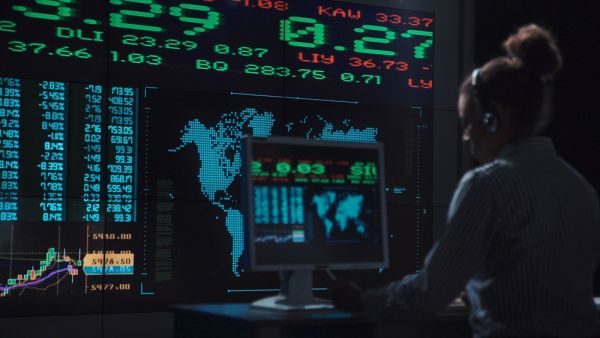 فتحت الأسهم الأميركية على ارتفاع أمس بعدما عززت خطط الصين بخصوص إصلاح أسعار الفائدة الآمال بتحرك الاقتصادات الكبرى لمواجهة أثر التوترات التجارية العالمية المتصاعدة