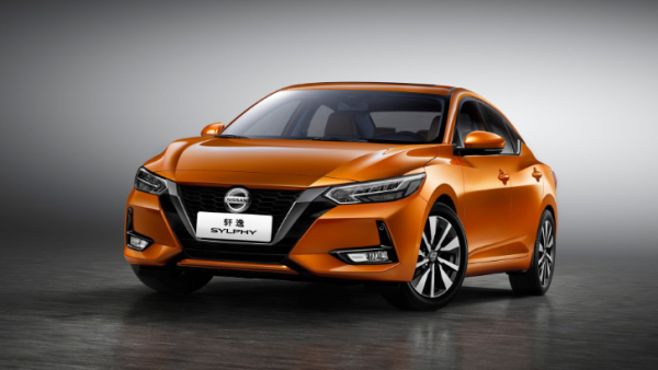  الداخلية جاءت مطعمة بزخرفات سوداء أو رمادية، مع شاشة معلومات ترفيهية 8 إنش و لوحة عدادات رقمية أصغر قياس 7 إنش