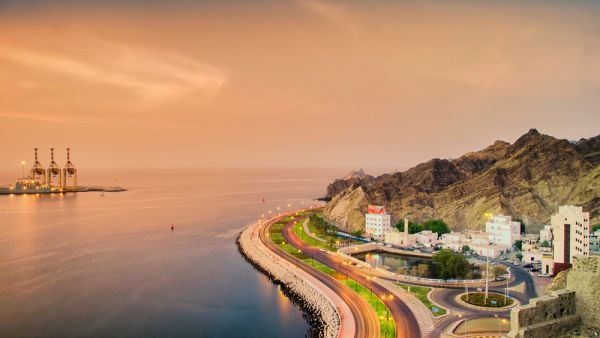 ستاندرد آند بورز تعدّل النظرة المستقبلية لعُمان من مستقرة إلى إيجابية  