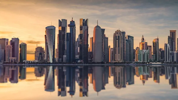 تسمح قطر بموجب القانون بتملك العقارات لغير القطريين الأفراد والشركات التجارية غير القطرية وصناديق الاستثمار العقاري