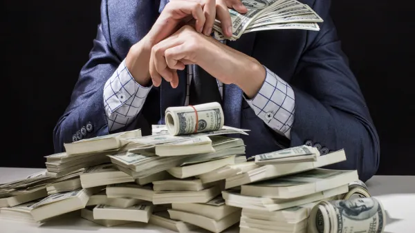  20 شخصا من هؤلاء المدرجين على مؤشر أغنياء العالم فقدوا ما يقارب الـ 20 مليار دولار بمعدل خسارة مليار دولار لكل واحد