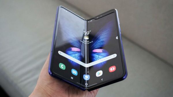 جهاز Galaxy Fold من سامسونج، وهو الهاتف الذكي القابل للطي ذو السجل الهش وسعر 1980 دولارا