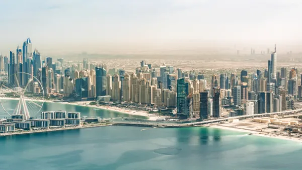 الإمارات تقر نظام جديد للعمل الأسبوعي ليكون أربعة أيام ونصف أسبوعياً