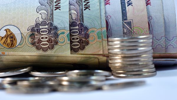 اقتصاد الإمارات قد يتعافى بنمو 3.3% في 2021 