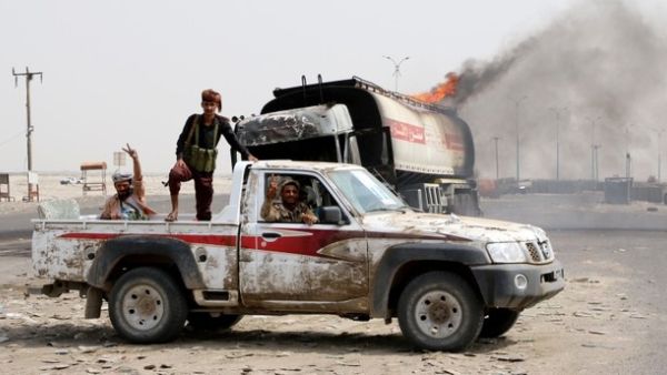 Southern separatist fighters patrol a road in Aden, Yemen, Aug. 29, 2019 /AFP 