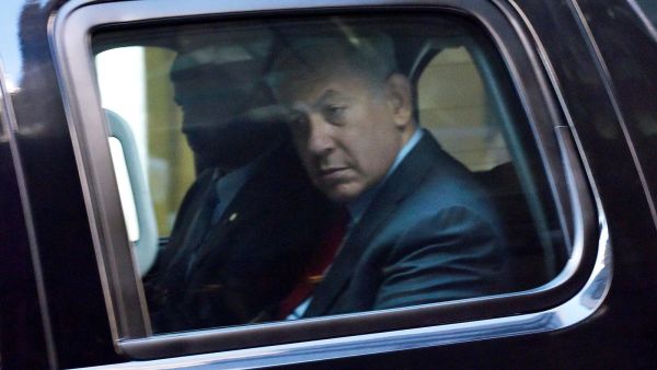 Israeli Prime Minister Benjamin Netanyahu is seen departing following a meeting with Republican presidential nominee Donald Trump on September 25, 2016 in New York. / AFP
