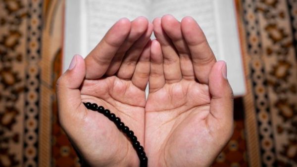 أكثر من 50 دعاء بعد صلاة الفجر للرزق والفرج