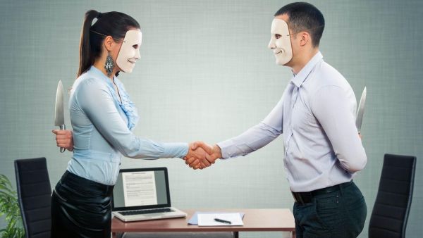 أحدث عبارات عن الناس المنافقة ذو الوجهين