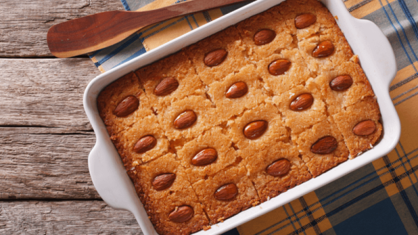 طريقة عمل البسبوسة بالزبادي طريقة عمل البسبوسة بالزبادي