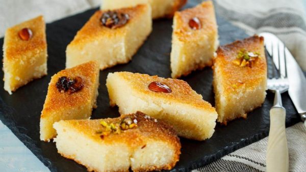 طريقة عمل البسبوسة بالسميد طريقة عمل البسبوسة بالسميد