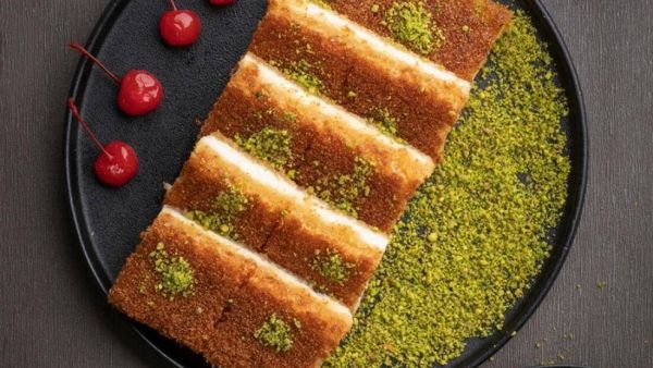 طريقة عمل البسبوسة بالقشطة طريقة عمل البسبوسة بالقشطة