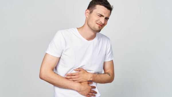 كيفية التخلص من غازات البطن بسرعة من خلال طرق طبيعية