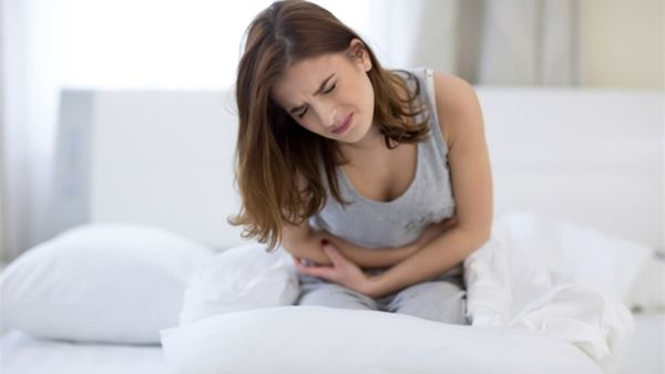 متى تظهر أعراض الحمل بعد التبويض؟